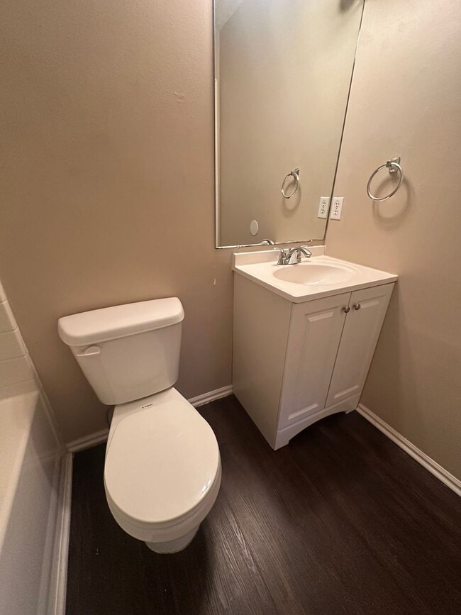 Building Photo - BEAUIFUL TOWNHOME!!!