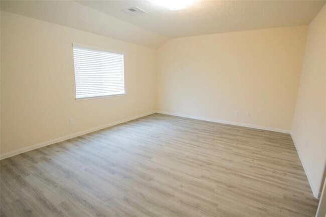 Building Photo - 6246 Brenwood Cir