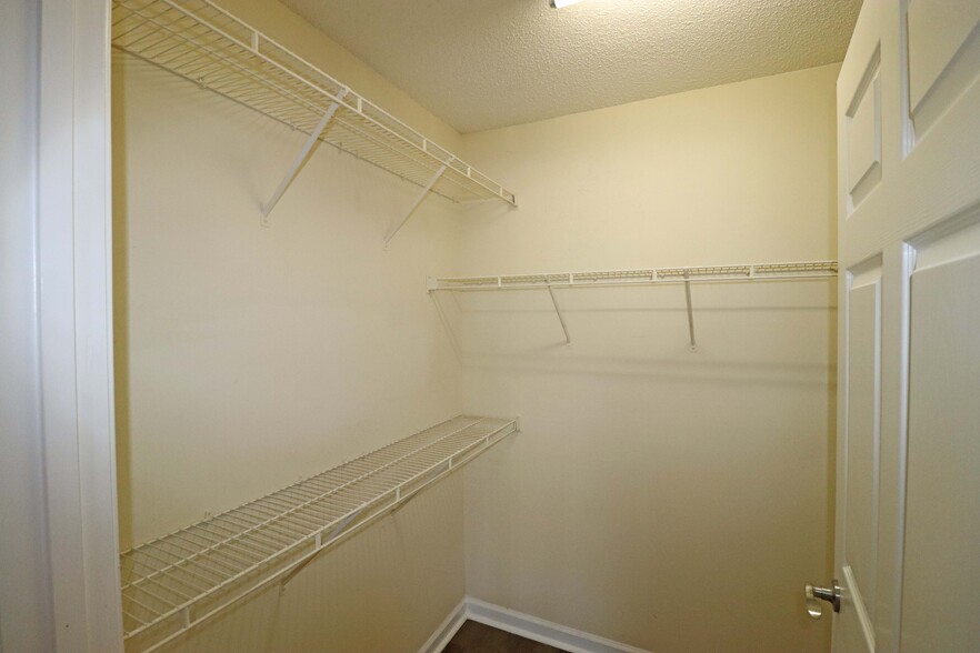 Walk in closet - 2500 Friedland Pl