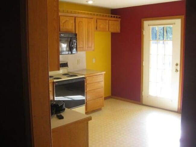 Building Photo - Great All Brick Lovely Home-Rent To Own!