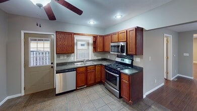 Building Photo - 337 W Chamberlin St