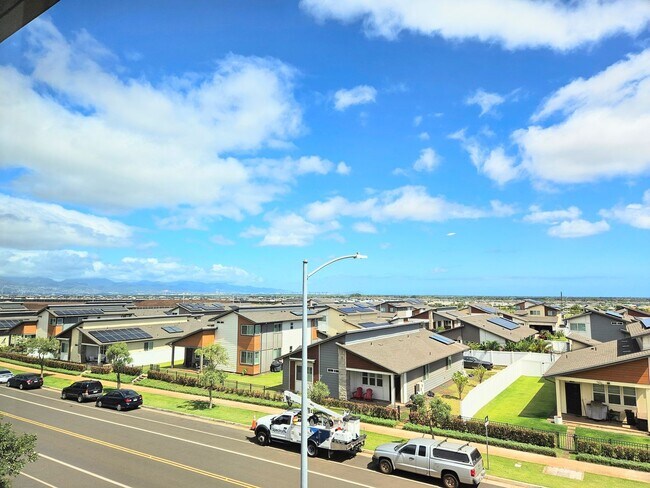 Building Photo - Ewa Beach 2 Bedroom 1 Bathroom 2 Parking 2nd Floor Townhome