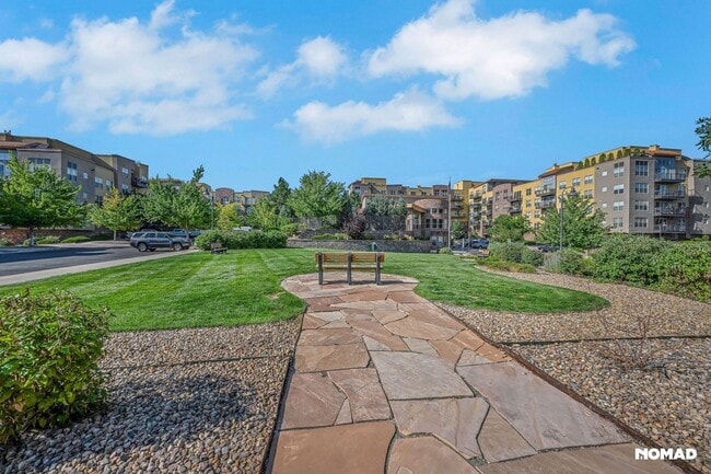 Building Photo - Charming 1.5BR Condo in Englewood