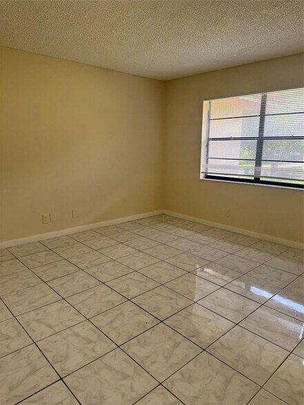 Building Photo - 3502 NW 114th Ln