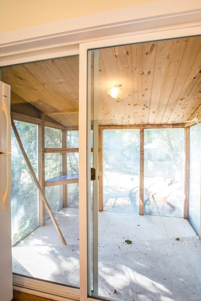Building Photo - Great 1 bed, 1 bath home