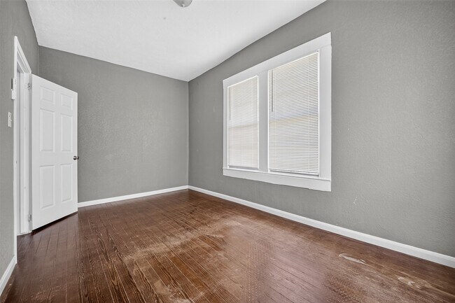 Building Photo - 3010 Garrow St