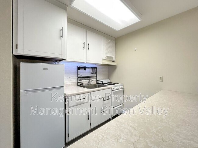 Building Photo - 1568 Willowbrae Ave.