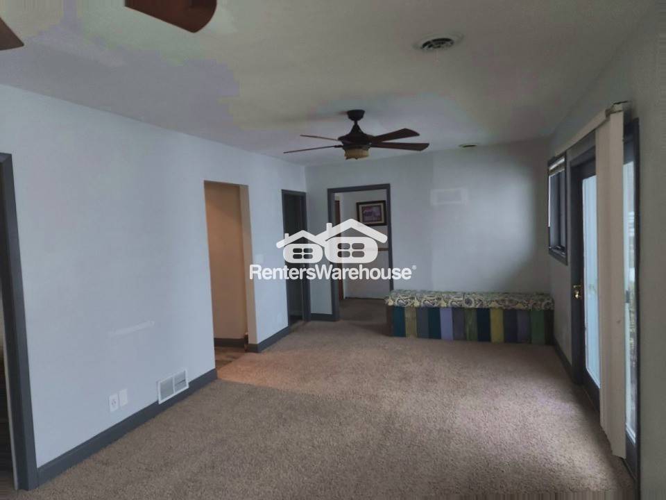 Building Photo - 765 US-63