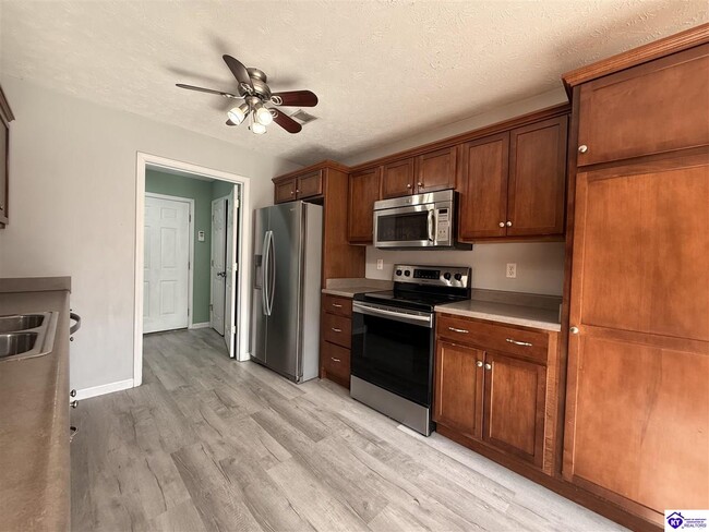 Building Photo - 115 Twin Oaks Dr