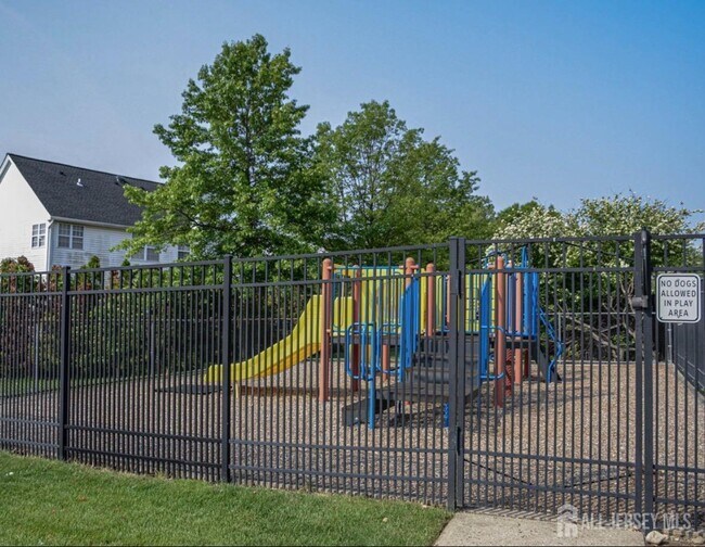 Building Photo - 1 Upperbrook Ct