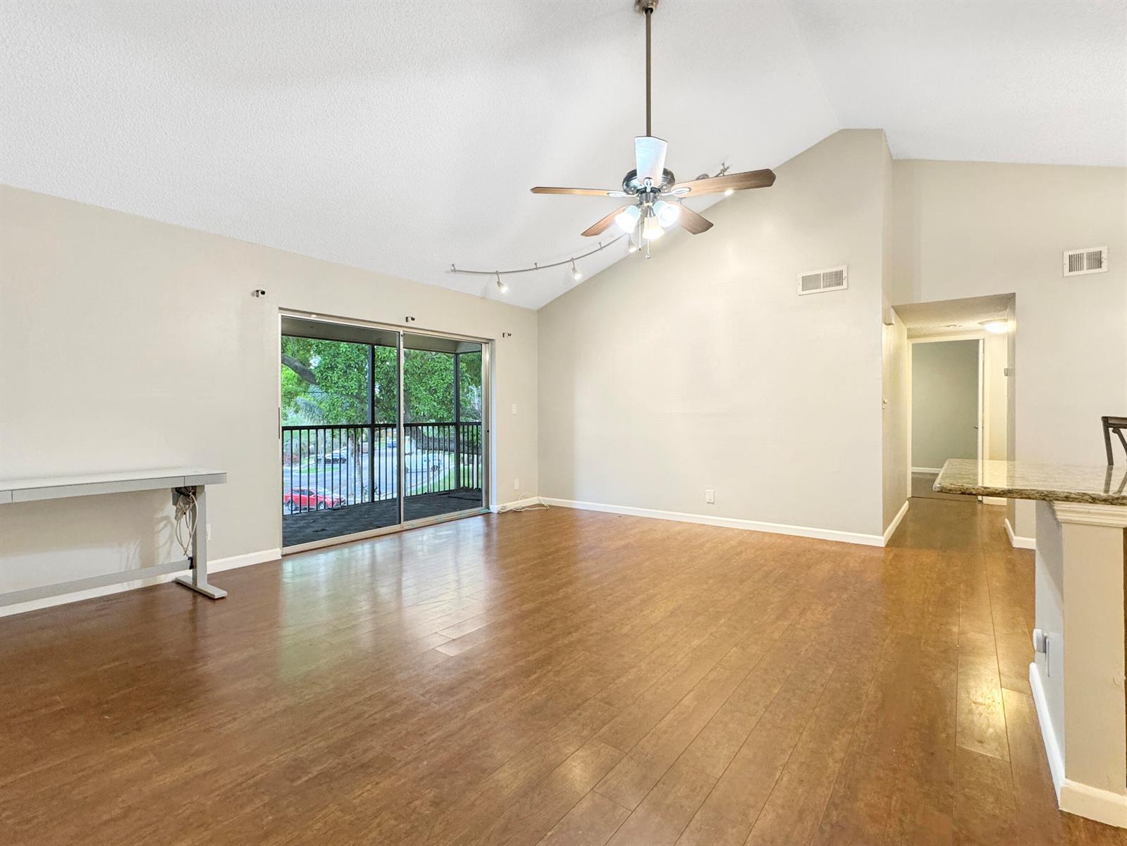 Building Photo - 3083 N Oakland Forest Dr