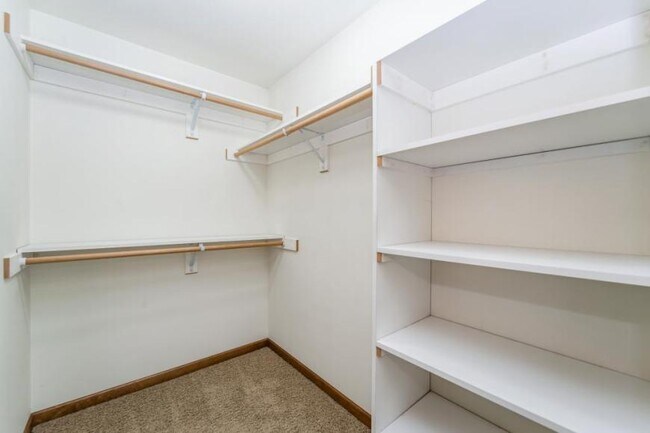 Building Photo - 2 bedroom in Seattle WA 98108
