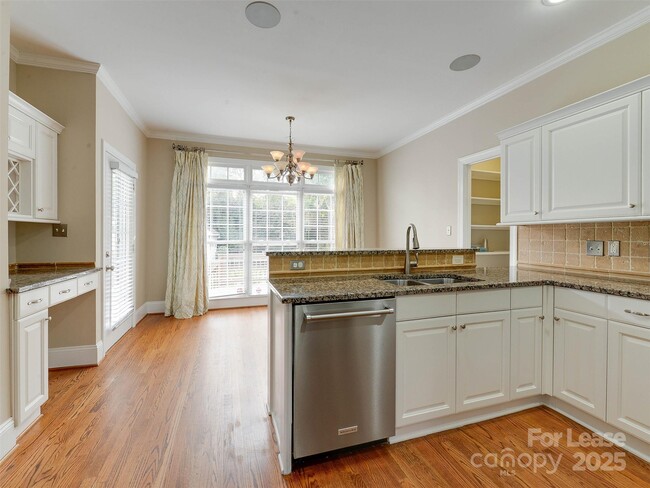 Building Photo - 620 Marsh Rd