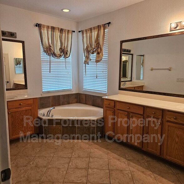 Building Photo - 4022 Cherrybrook Loop