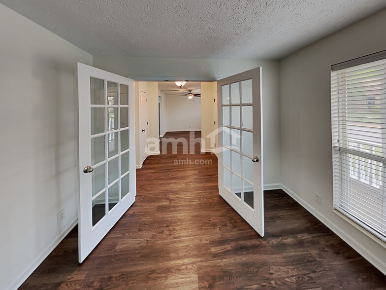 Building Photo - 2926 Melbourne Terrace