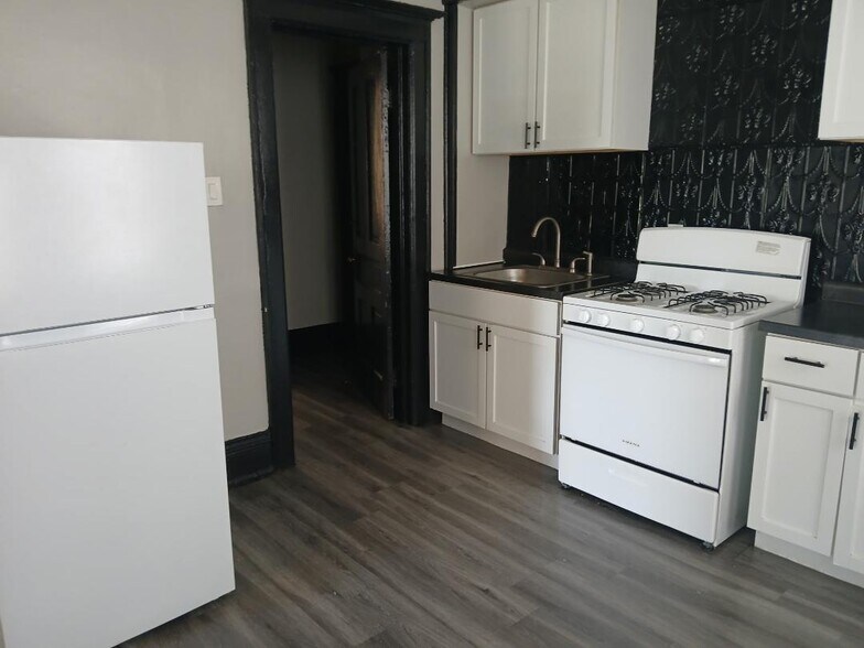 Building Photo - 2422 N Teutonia Ave