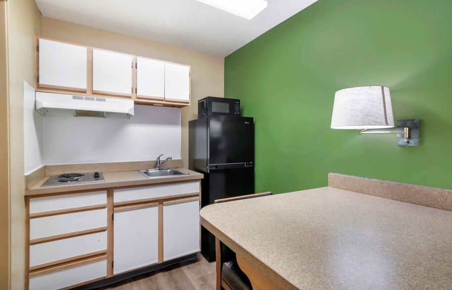 Building Photo - Furnished Studio-Kansas City - Shawnee Mission