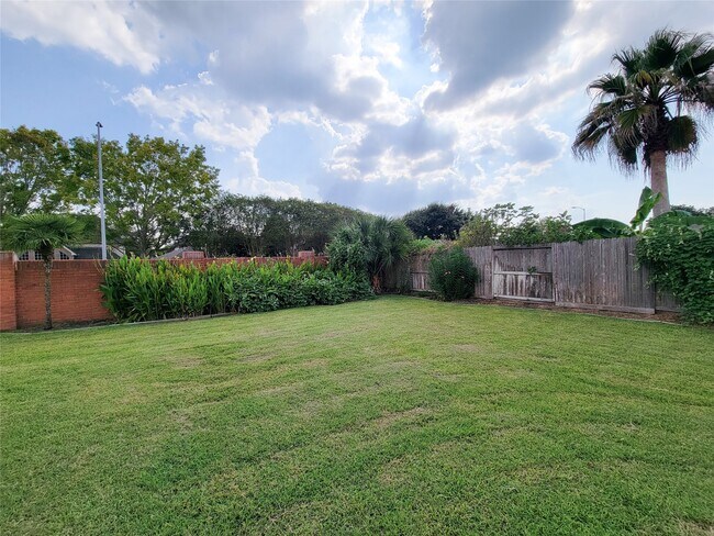 Building Photo - 6410 Coley Park