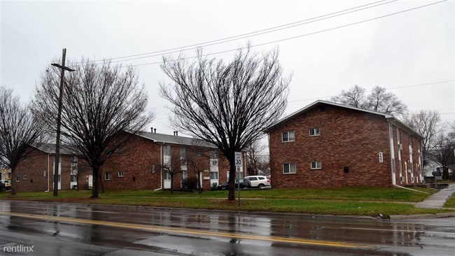 Building Photo - 4415 Oakwood Blvd