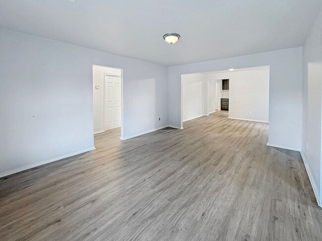 Building Photo - FOR RENT: Charming 2-Bedroom Home with a Versatile Bonus Room!