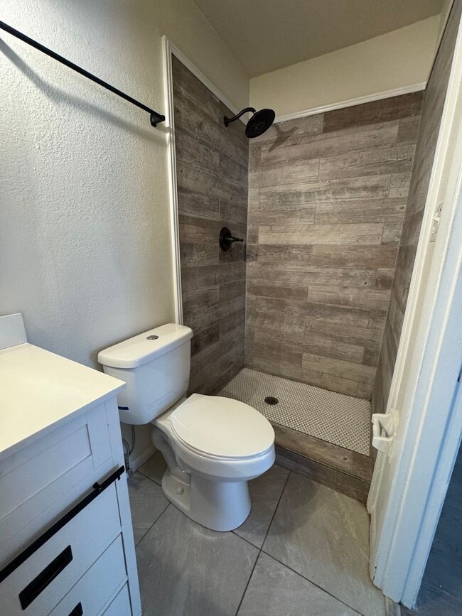 Building Photo - Spacious & Stylish Condo in Chateau DeVille – A Rare Find!