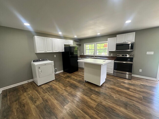 Building Photo - Tiny Home - MOVE IN SPECIAL