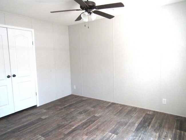 Building Photo - 200 Oak Harbor Camp