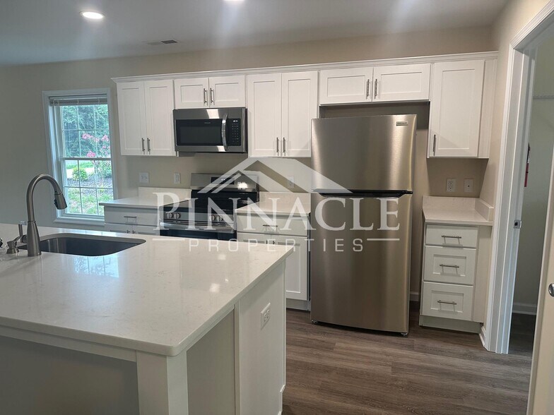 Building Photo - 213 Munford St