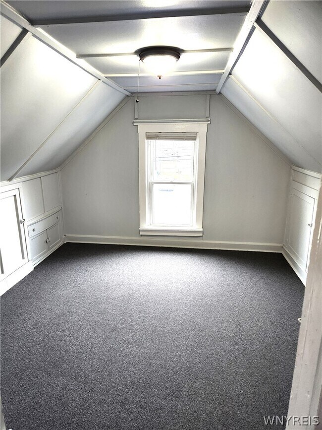Building Photo - 427 Broad St