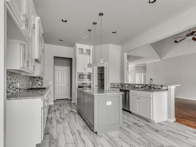 Building Photo - 10405 Cherrywood Dr