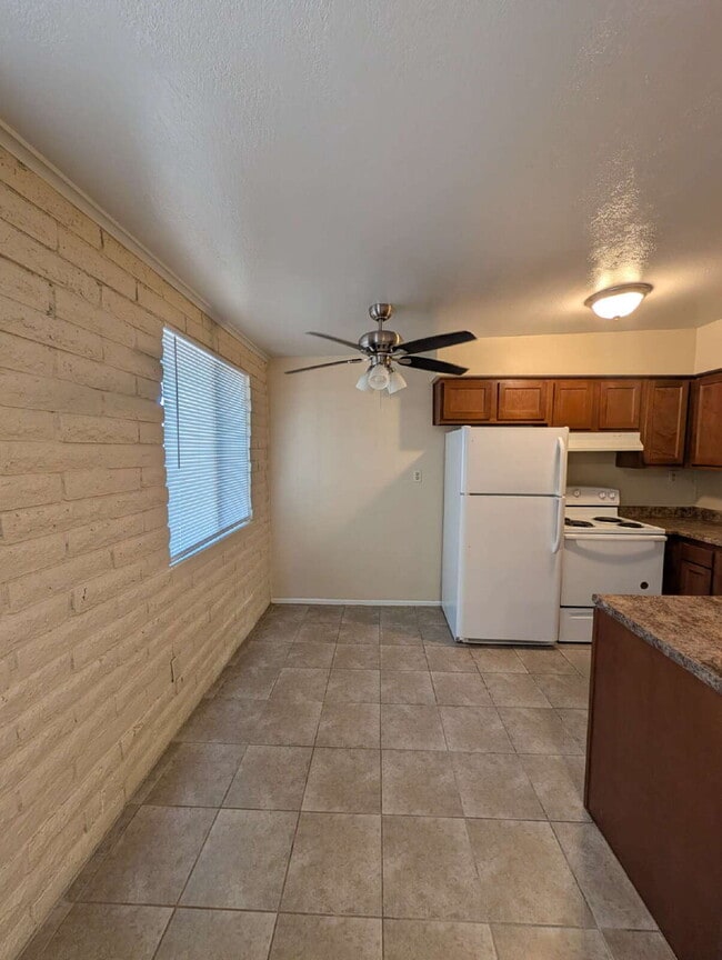 Building Photo - Move in Ready 2 bedroom