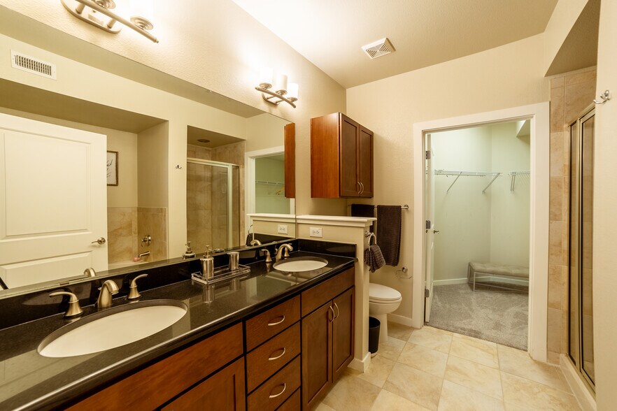 Main Bathroom - 7342 Oak Manor Dr