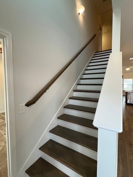 Building Photo - 967 Horse Mountain Rd