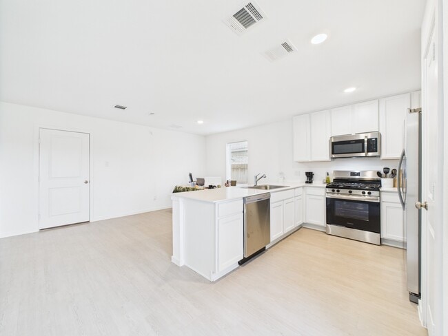 Building Photo - 2919 Summer Breeze Wy