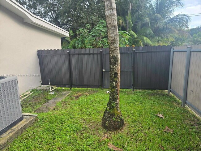 Building Photo - 900 NE 154th St