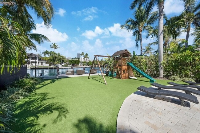 Building Photo - 520 N Pkwy