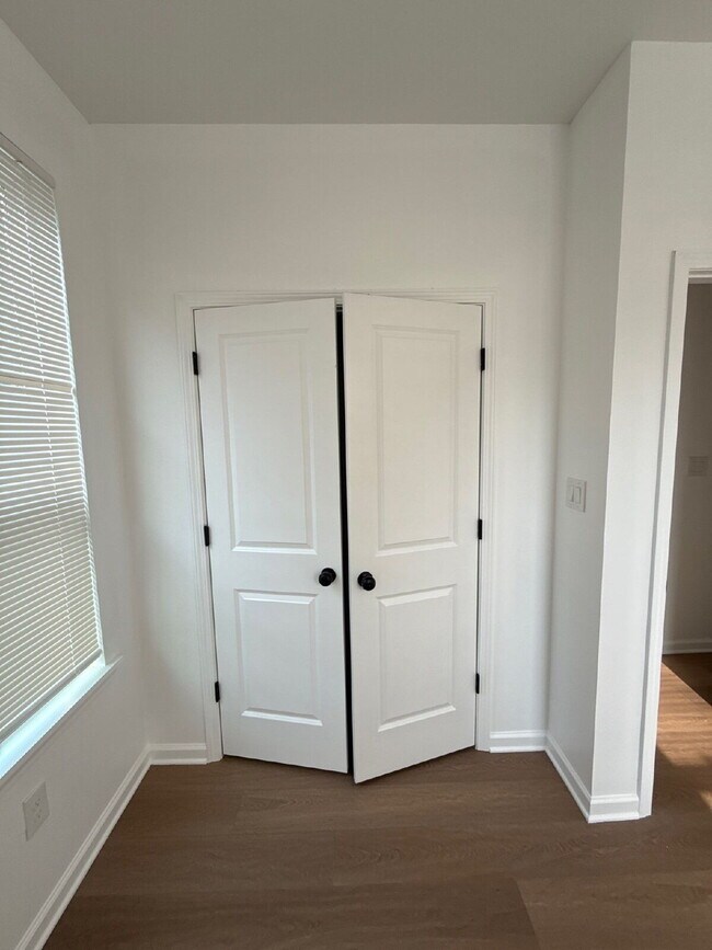 Building Photo - Fully Renovated Spacious 3BR in South Memphis – Section 8 Welcome