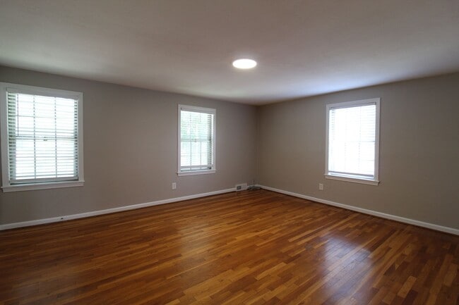Building Photo - 2 Bedroom 1 Bath Duplex In The Waldo Area