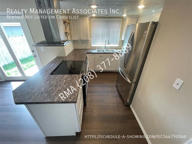 Building Photo - 1339 W Sandalwood Dr