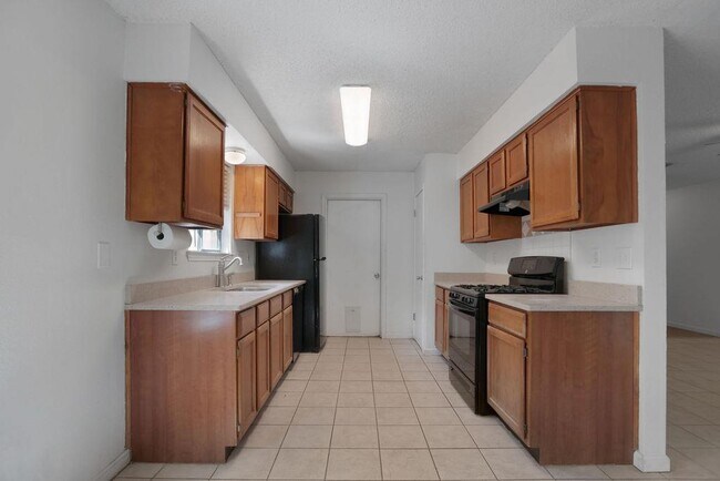 Building Photo - 5808 Spring Meadow Rd
