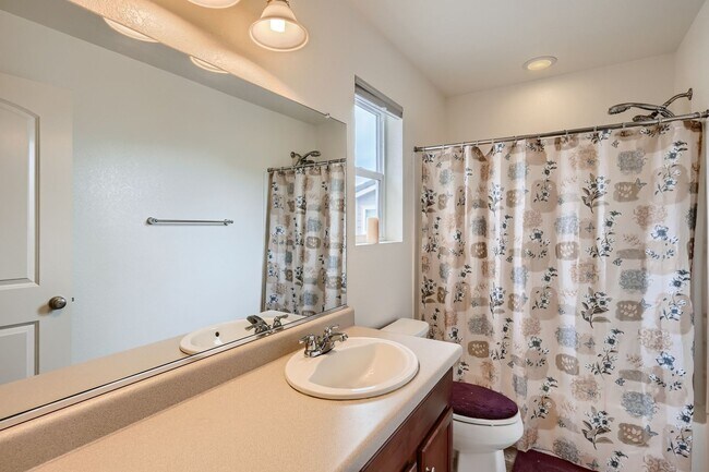 Building Photo - 3 Bed, 2.5 Bath,Beautiful Meridian Village...