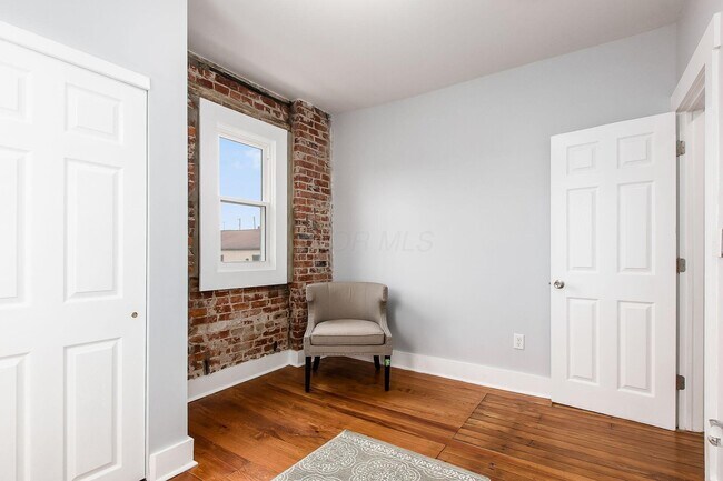 Building Photo - 1013 E Rich St