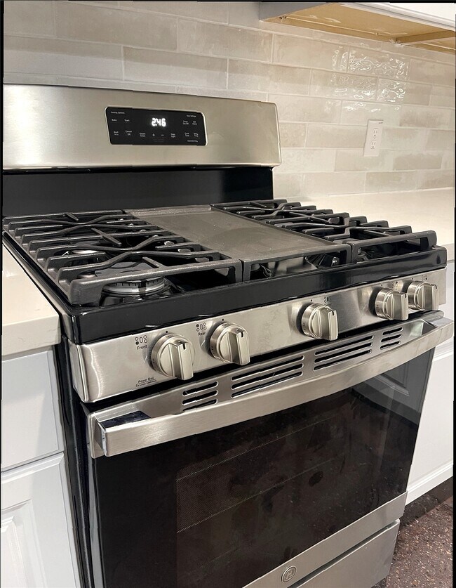 Building Photo - 618 E 40th St