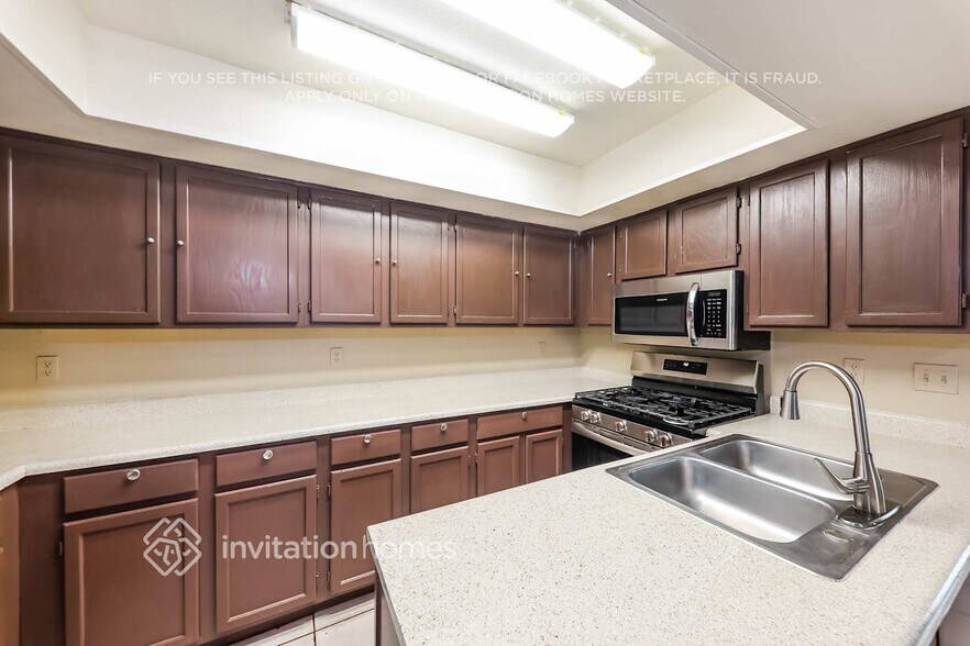 Building Photo - 2349 W Garden Dr