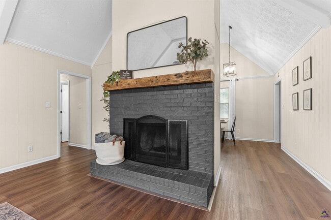 Building Photo - 1100 Kenwood Dr