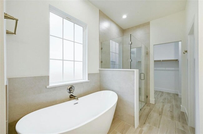 Building Photo - 14 Rhapsody Ln
