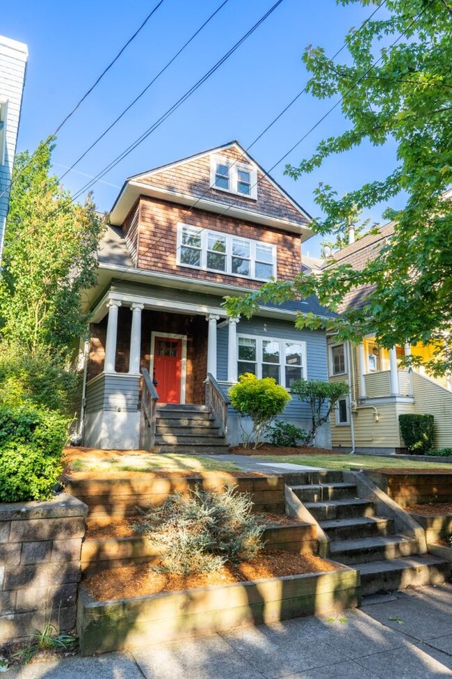 Primary Photo - 4Bd/2.75Ba Seattle House