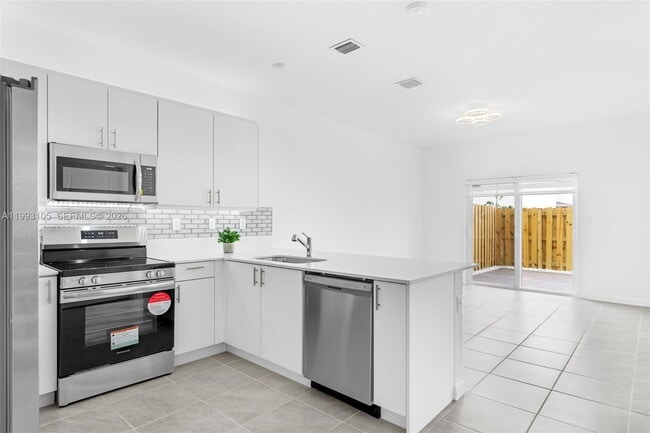 Building Photo - 2425 SE 28th Dr