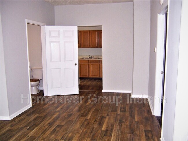 Building Photo - 3301 W 11th St