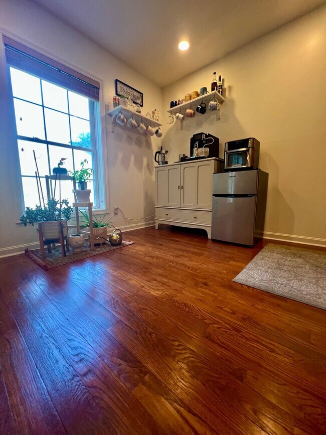 Building Photo - Stunning 3-Bedroom Townhome with 1-Car Gar...